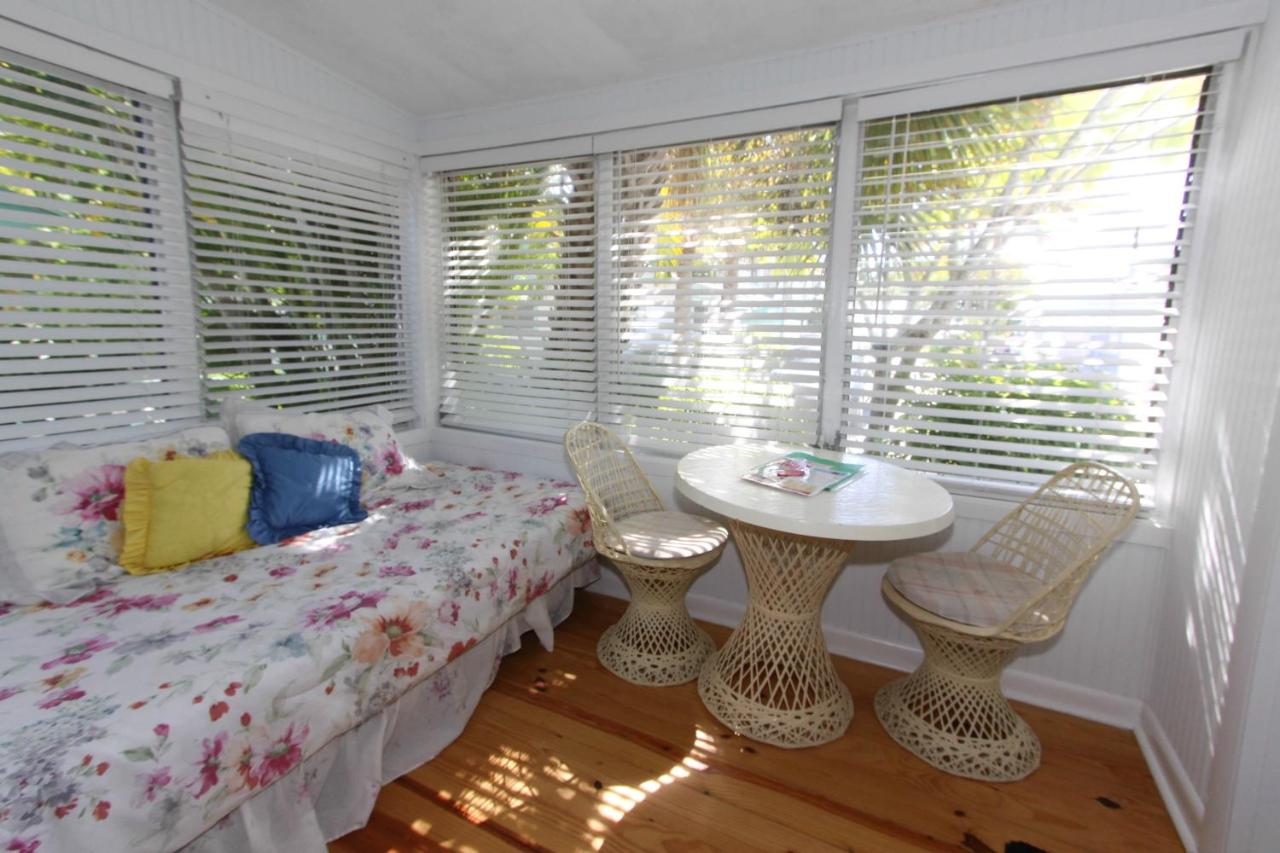 One-Bedroom Cottage at Gulf Breeze Cottages