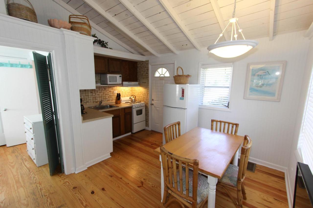 One-Bedroom Cottage at Gulf Breeze Cottages