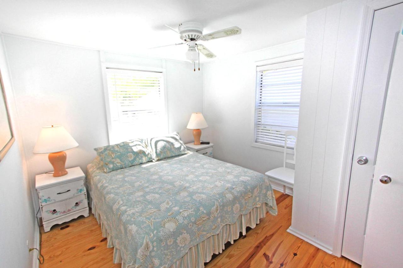 One-Bedroom Cottage at Gulf Breeze Cottages