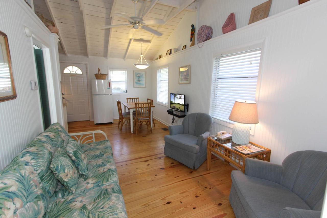 One-Bedroom Cottage at Gulf Breeze Cottages