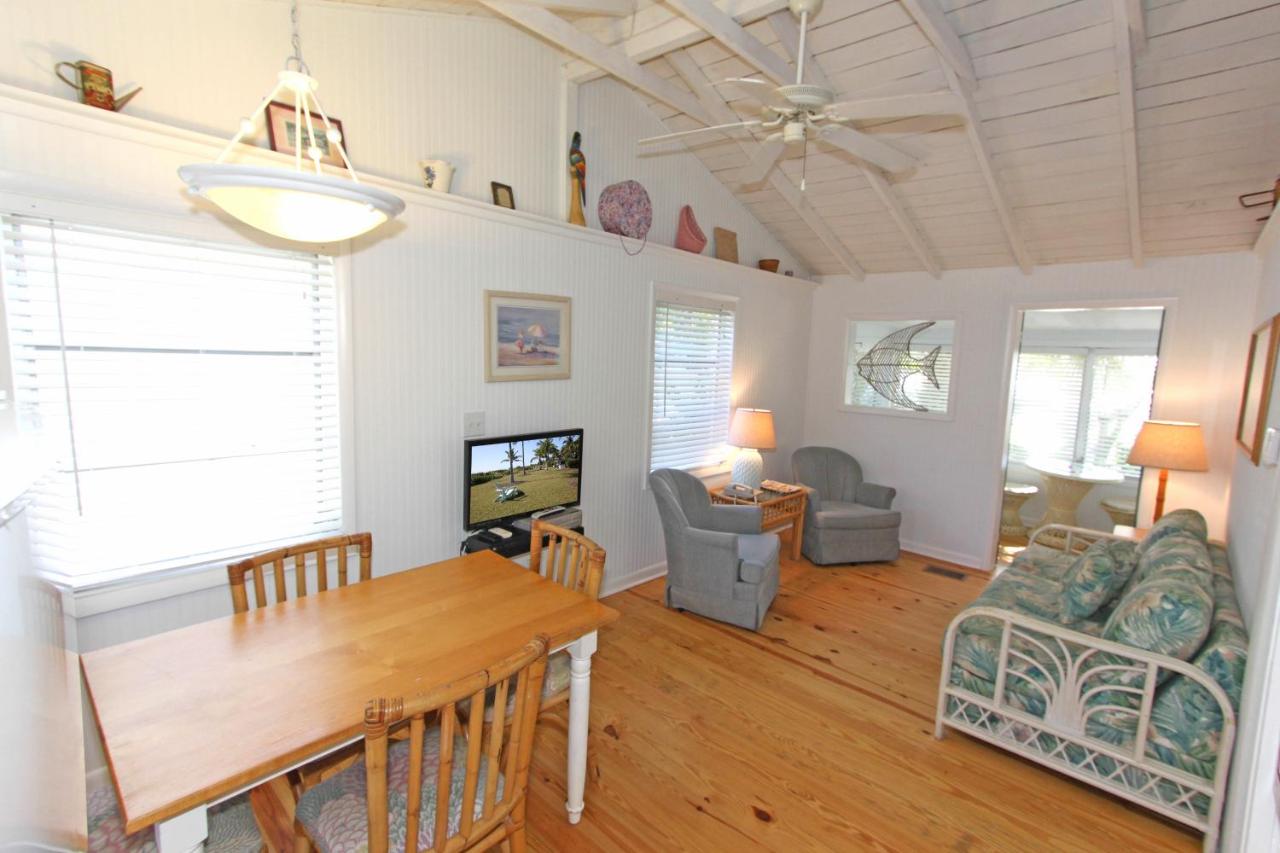 One-Bedroom Cottage at Gulf Breeze Cottages