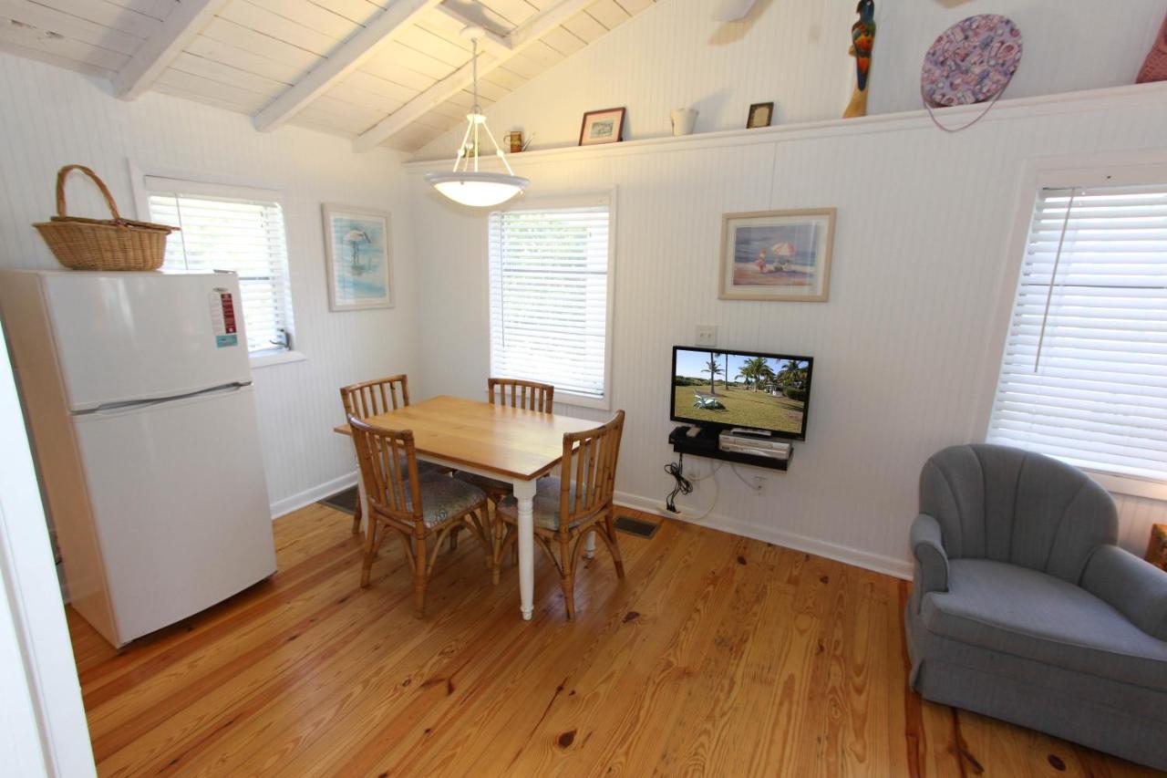 One-Bedroom Cottage at Gulf Breeze Cottages