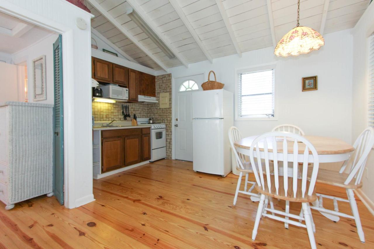 One-Bedroom Cottage at Gulf Breeze Cottages