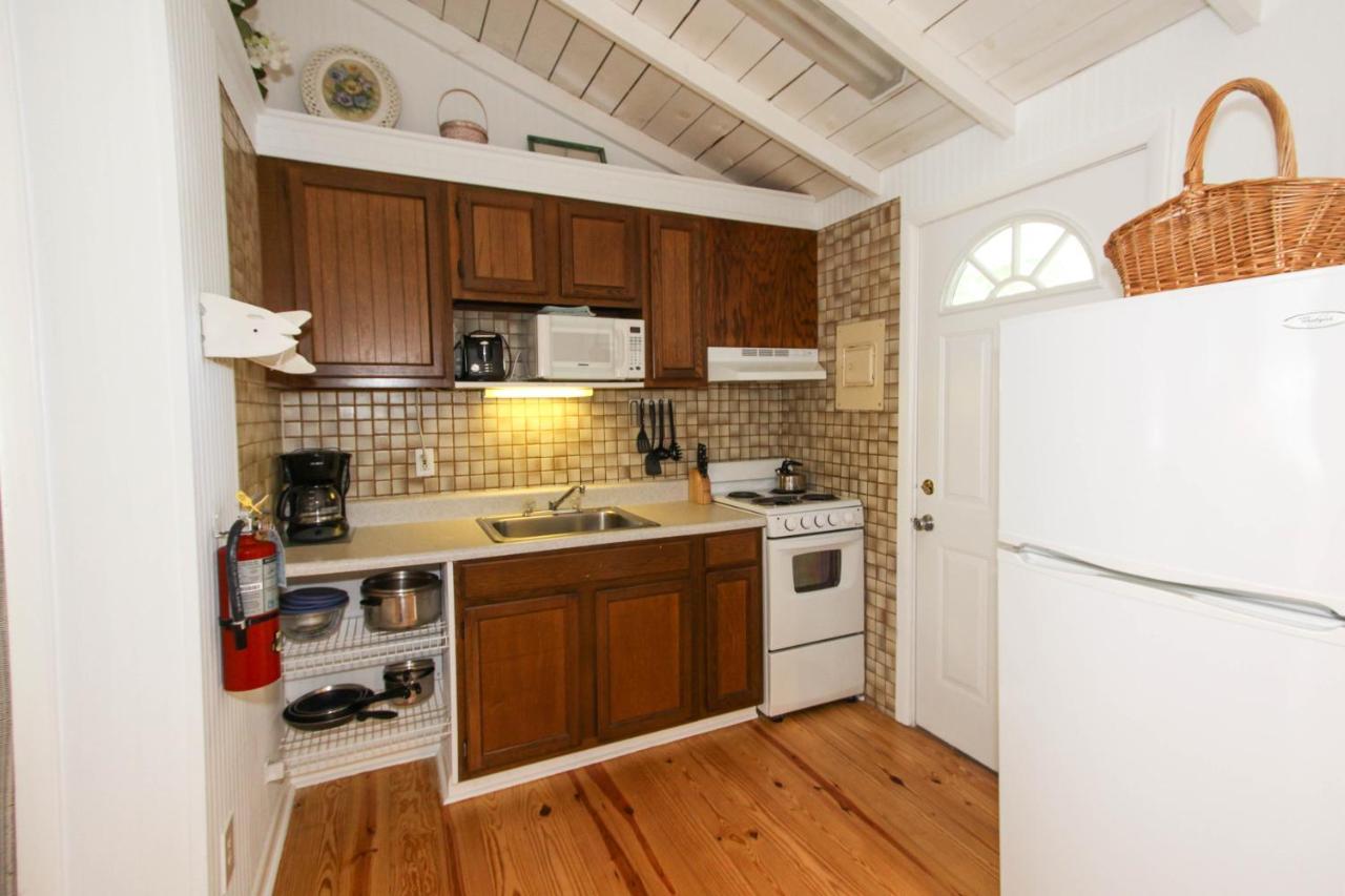 One-Bedroom Cottage at Gulf Breeze Cottages