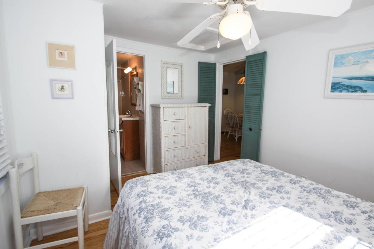 One-Bedroom Cottage at Gulf Breeze Cottages