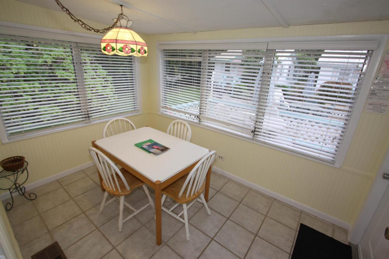 Two-Bedroom Cottage at Gulf Breeze Cottages
