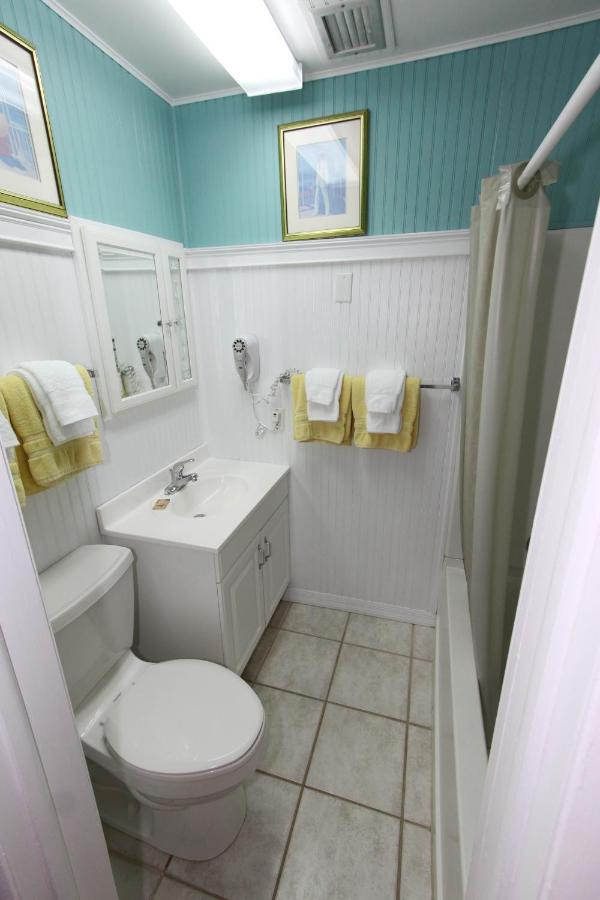Three-Bedroom Duplex at Gulf Breeze Cottages