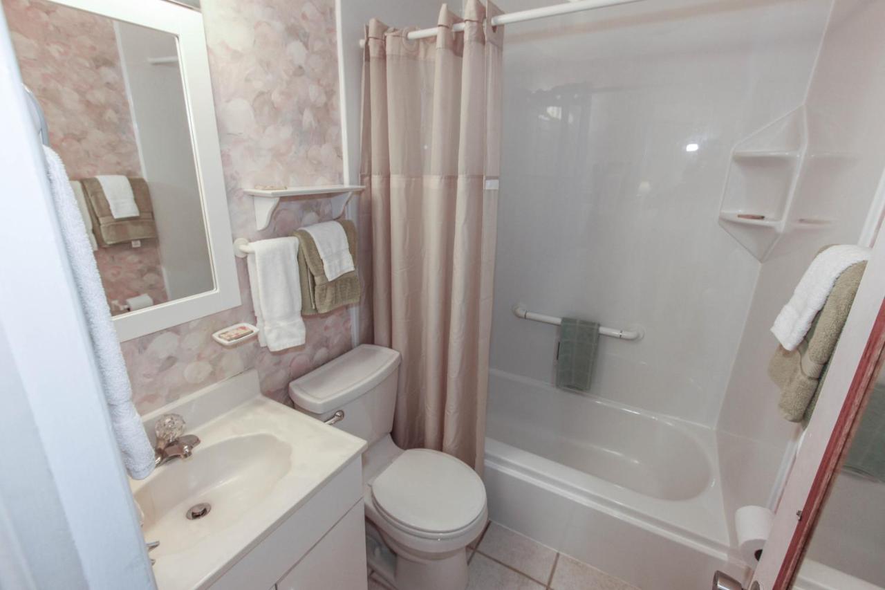 Three-Bedroom Duplex at Gulf Breeze Cottages