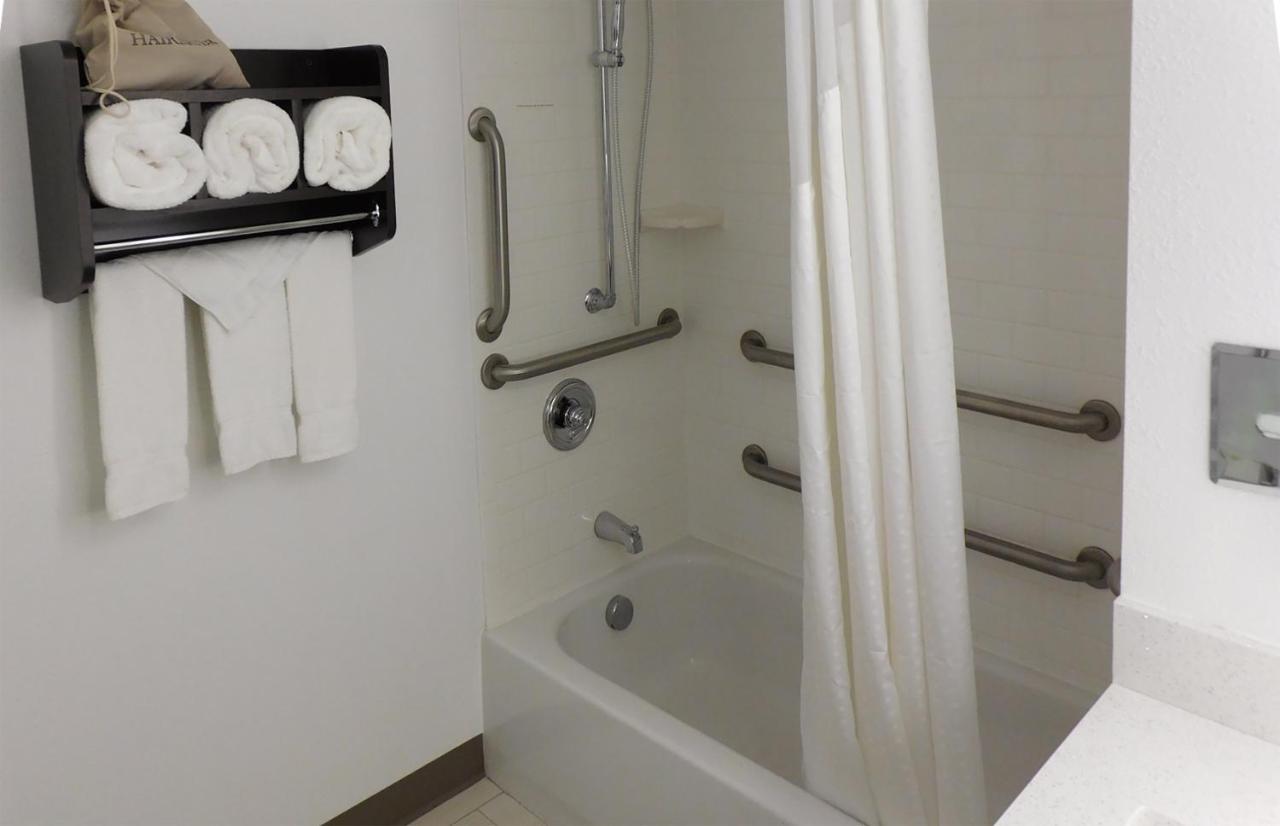 Twin Room - Mobility Access/Hearing Accessible at Holiday Inn Express Coventry S - West Warwick Area by IHG