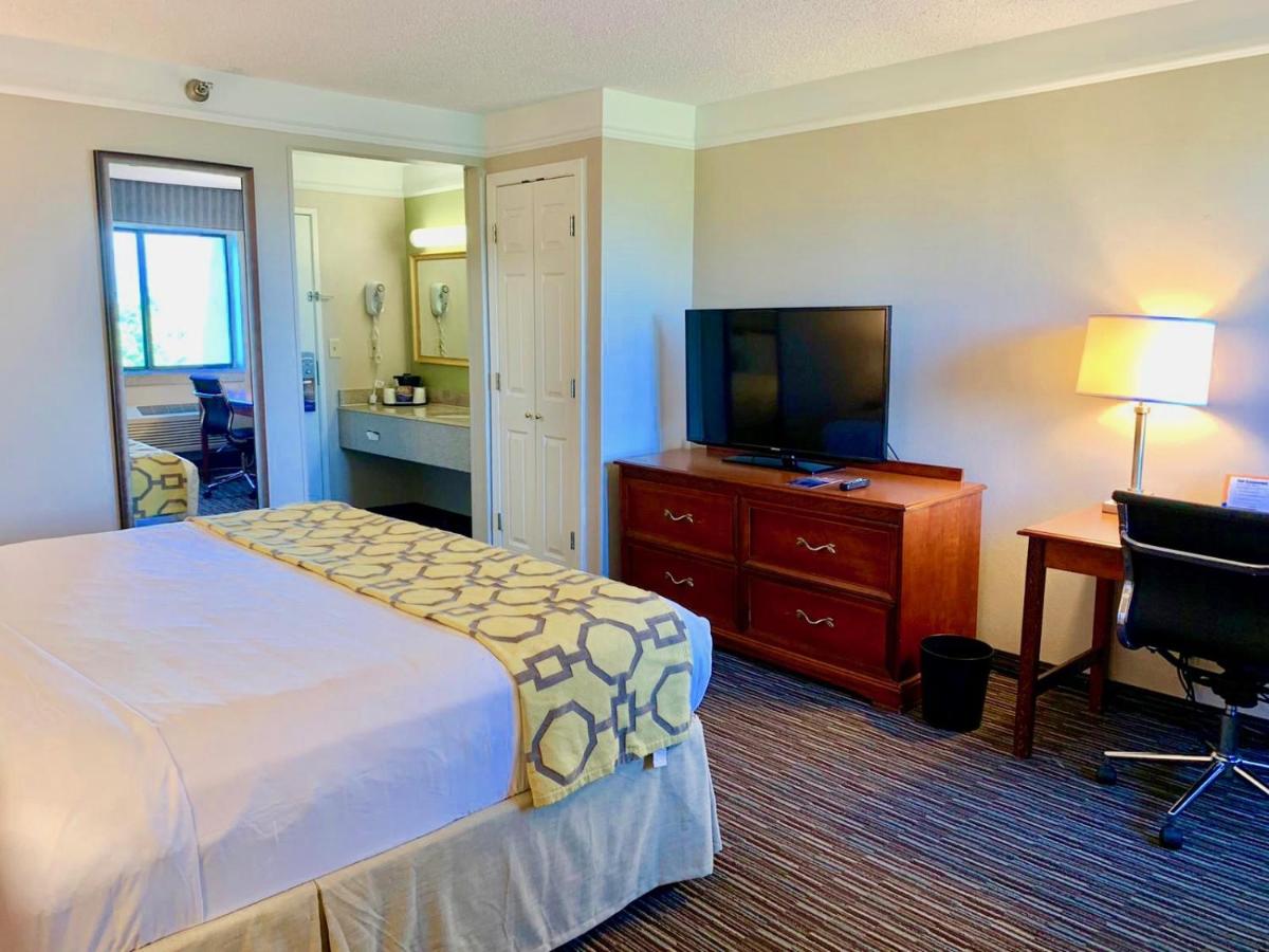 King Room - Non-Smoking at Ramada by Wyndham Texarkana