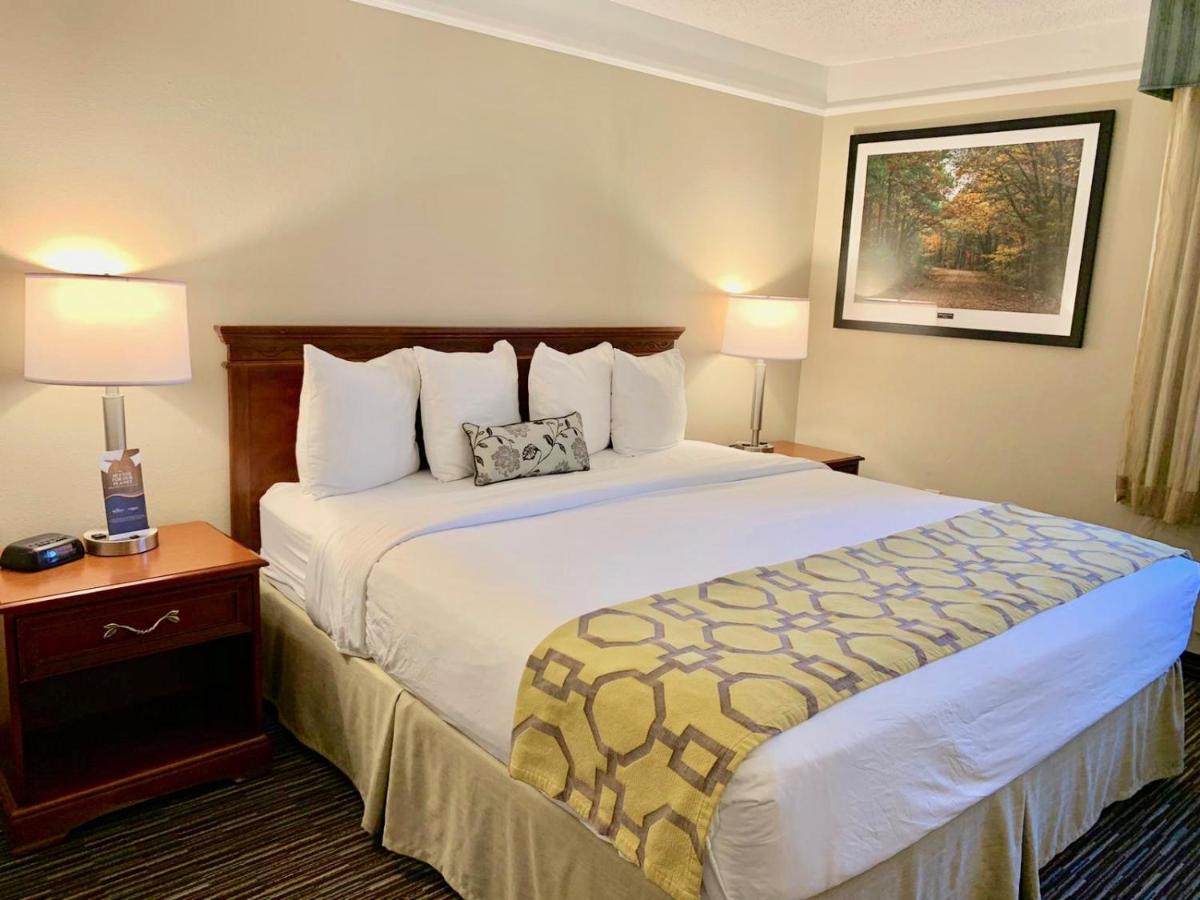King Room - Disability Access/Non-Smoking at Ramada by Wyndham Texarkana