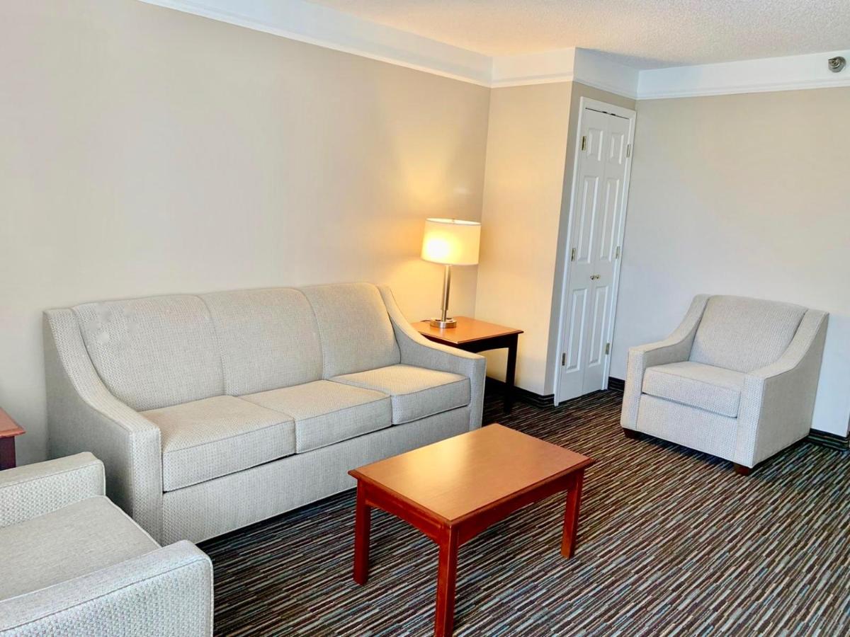 One-Bedroom King Suite - Non-Smoking at Ramada by Wyndham Texarkana