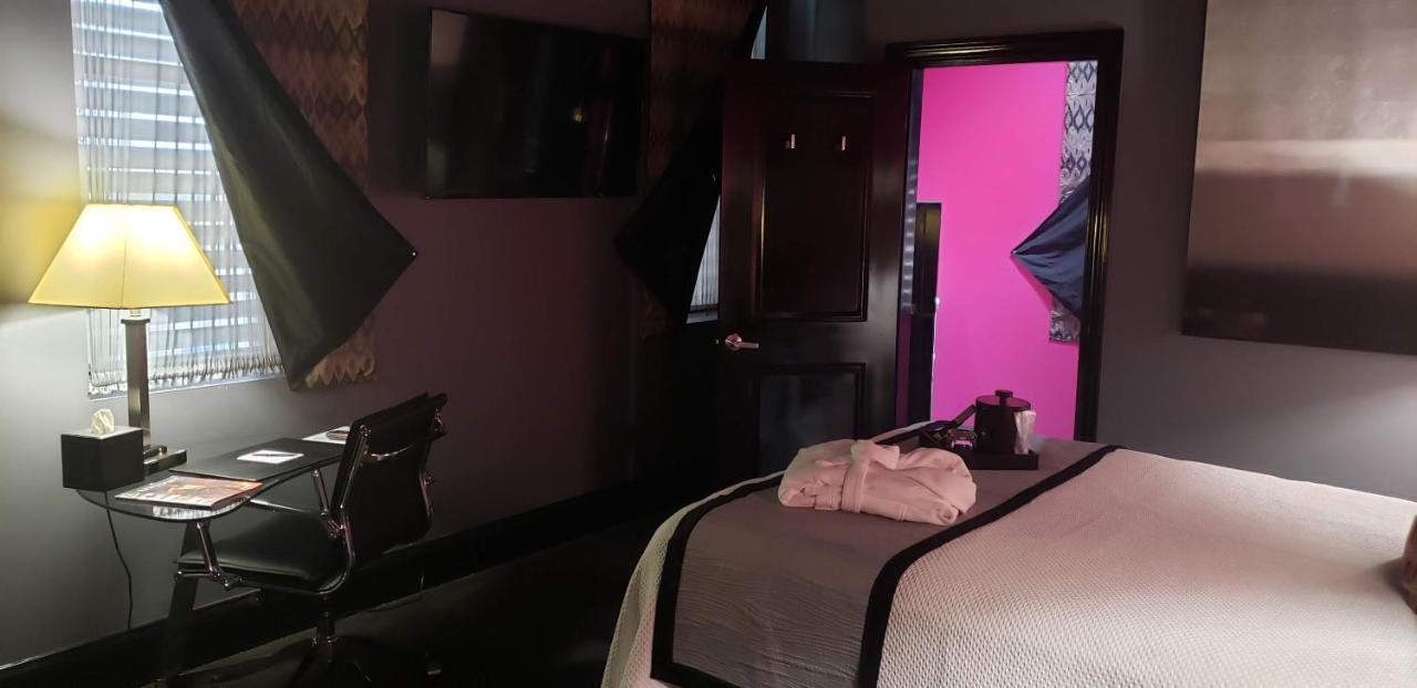 Deluxe Queen Studio  at Vu Guesthouse
