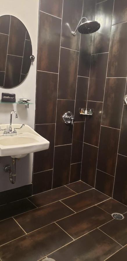 Queen Room with Roll-In Shower - Disability Access at Vu Guesthouse