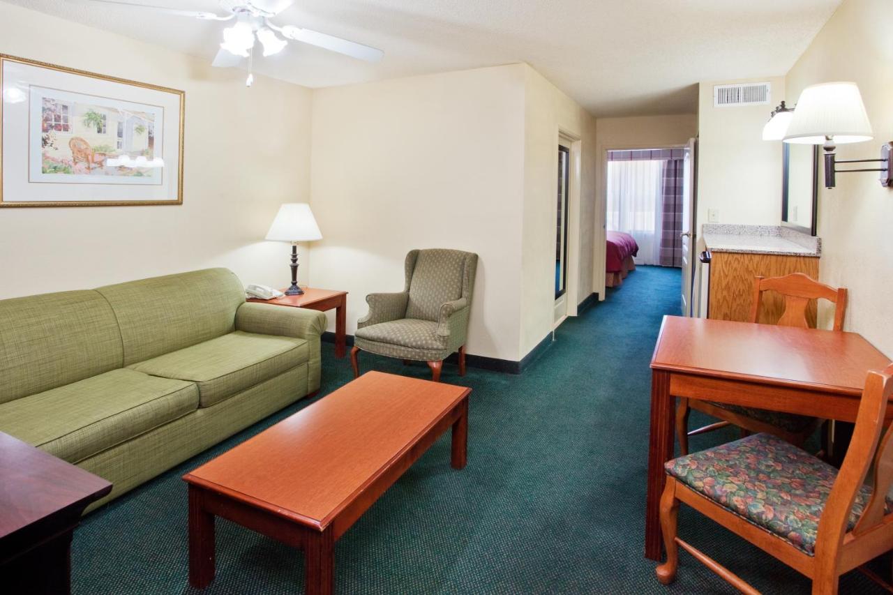 One-Bedroom King Suite - Disability Access/Non-Smoking at Country Inn & Suites by Radisson, Hiram - Atlanta Northwest