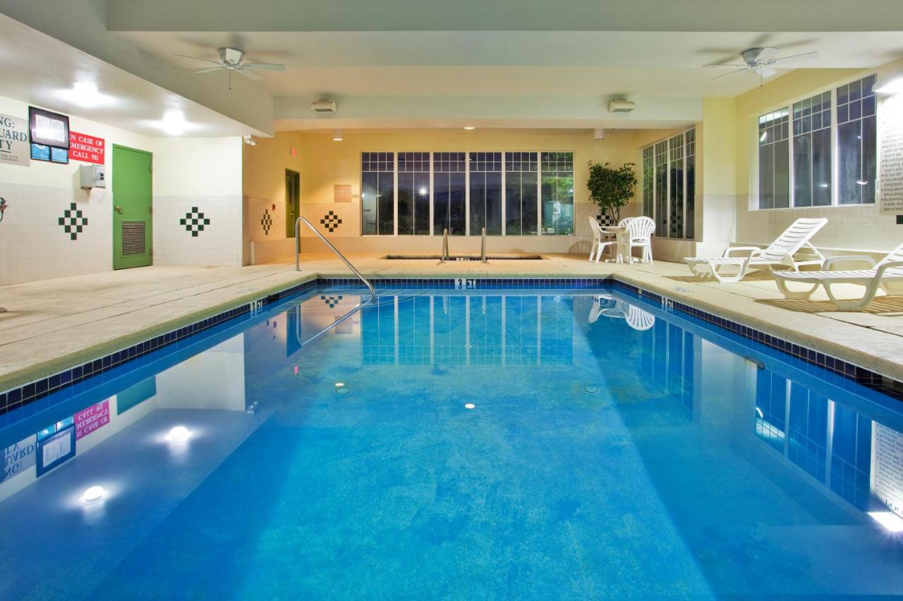 King Room - Disability Access/Non-Smoking at Country Inn & Suites by Radisson, Hiram - Atlanta Northwest