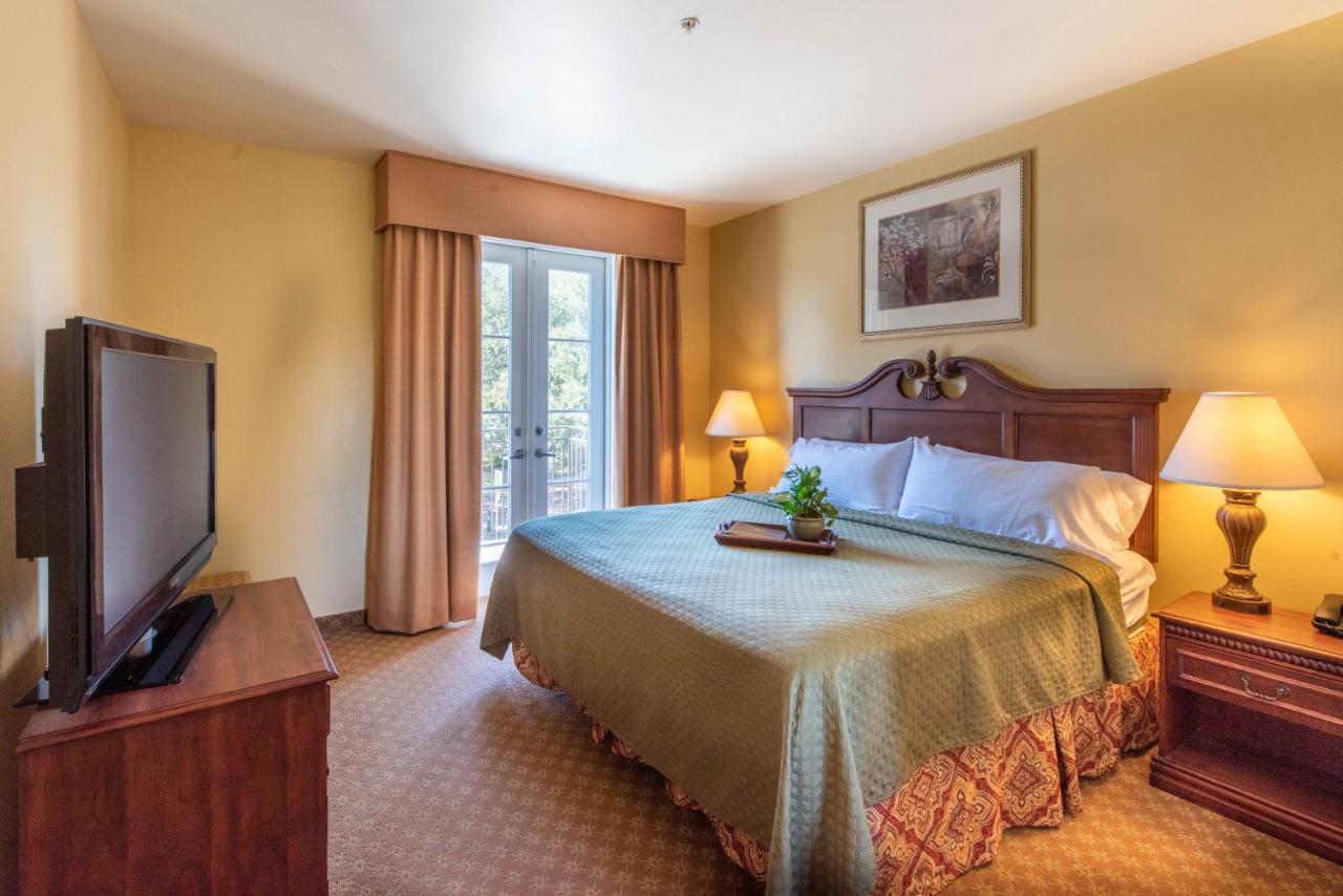 King Room - Non-Smoking at Natchez Grand Hotel