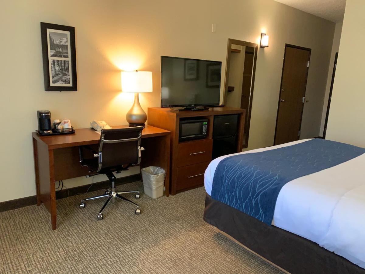 King Room - Accessible/Non-Smoking at Comfort Inn South