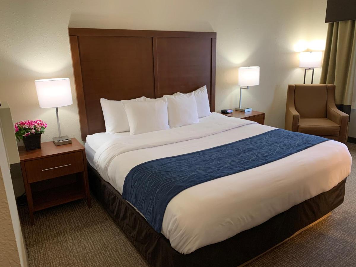 King Room - Accessible/Non-Smoking at Comfort Inn South