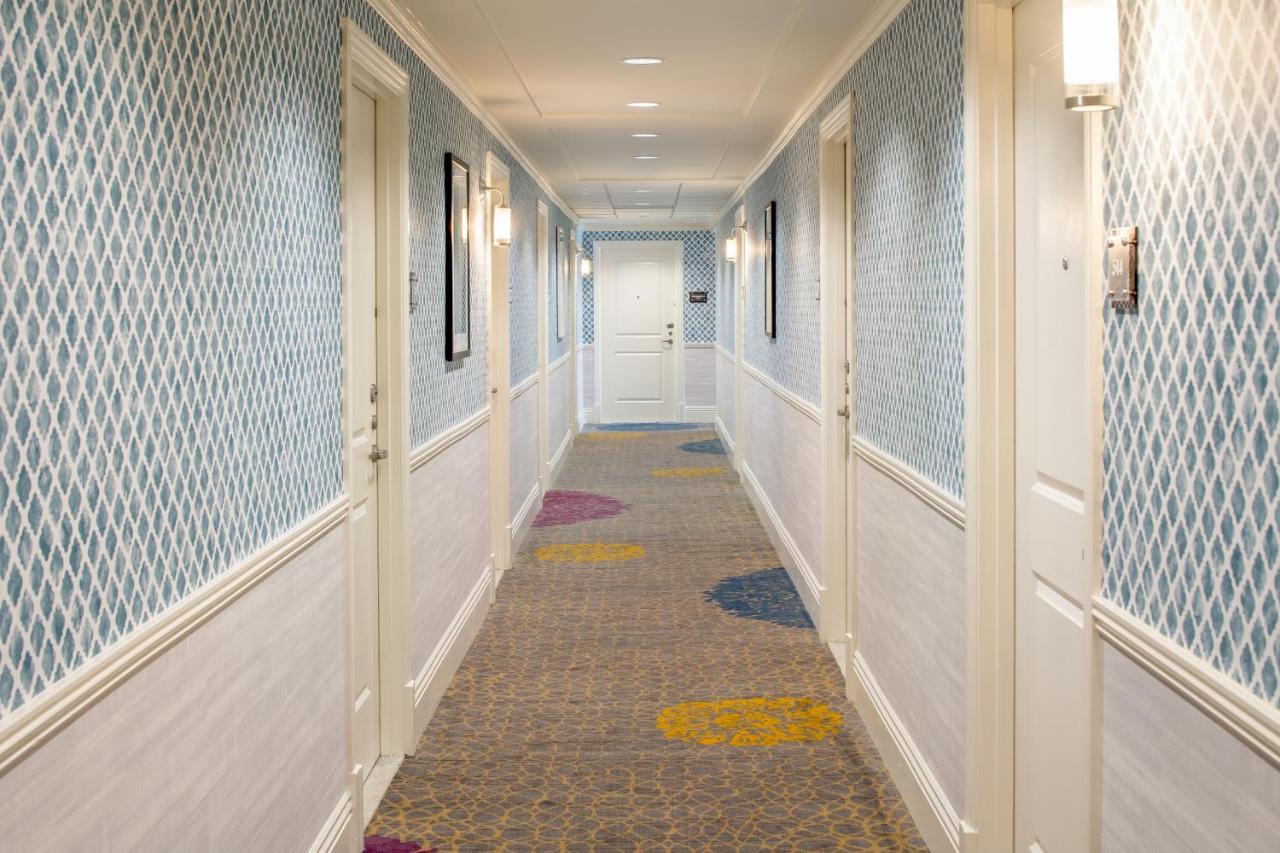 Deluxe King Room at Hotel Shattuck Plaza