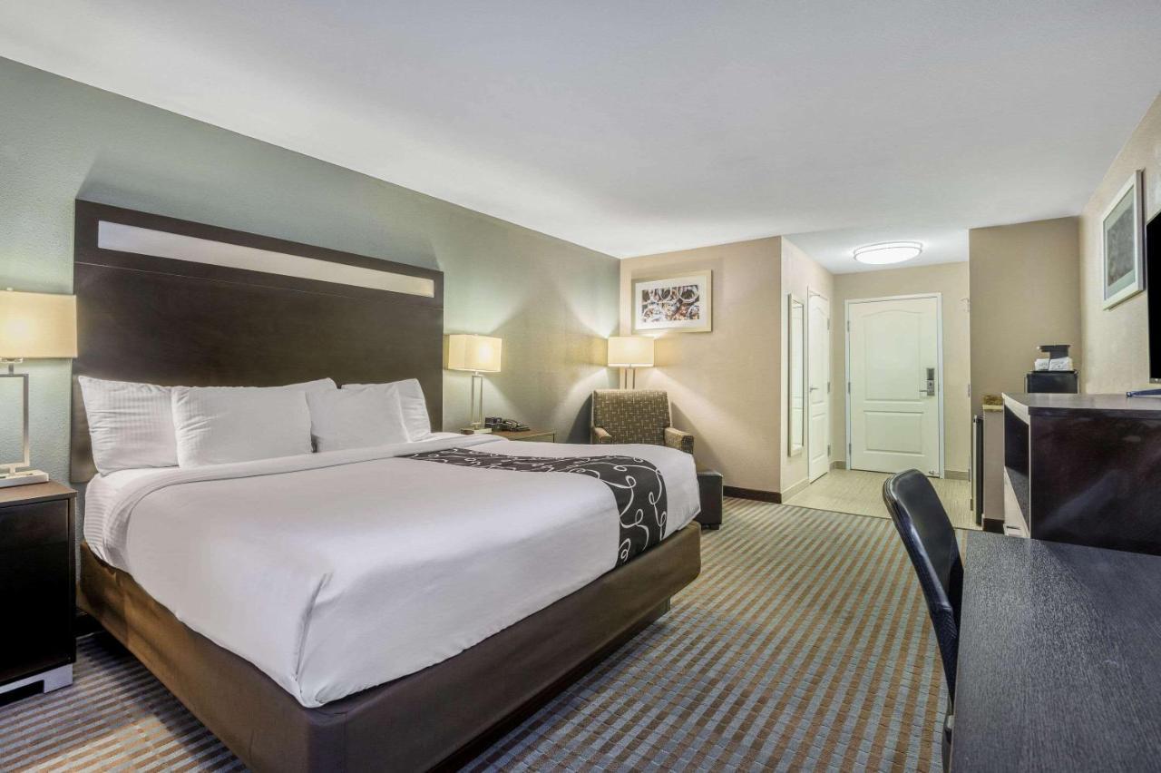 King Room - Non-Smoking at La Quinta Inn & Suites by Wyndham Glendive