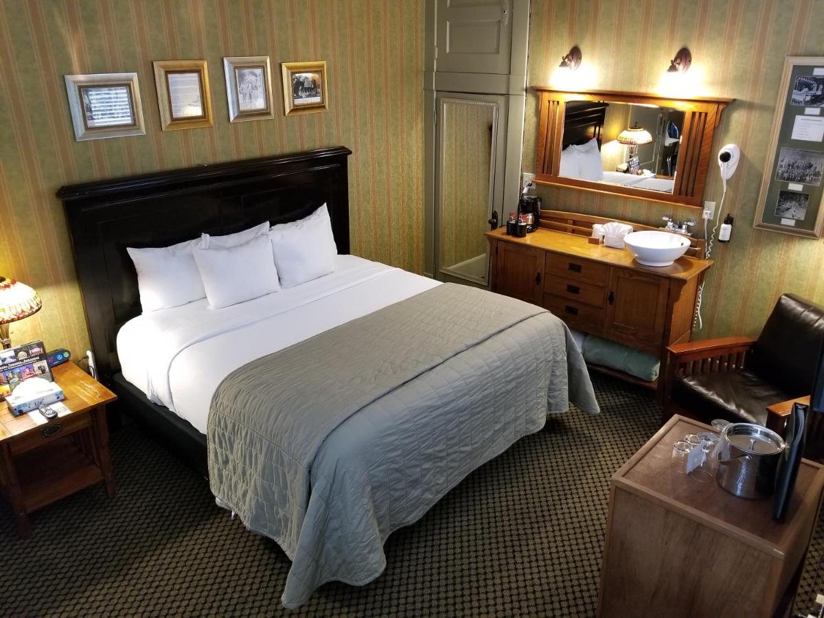 King Room with Spa Bath at Basin Park Hotel and Spa