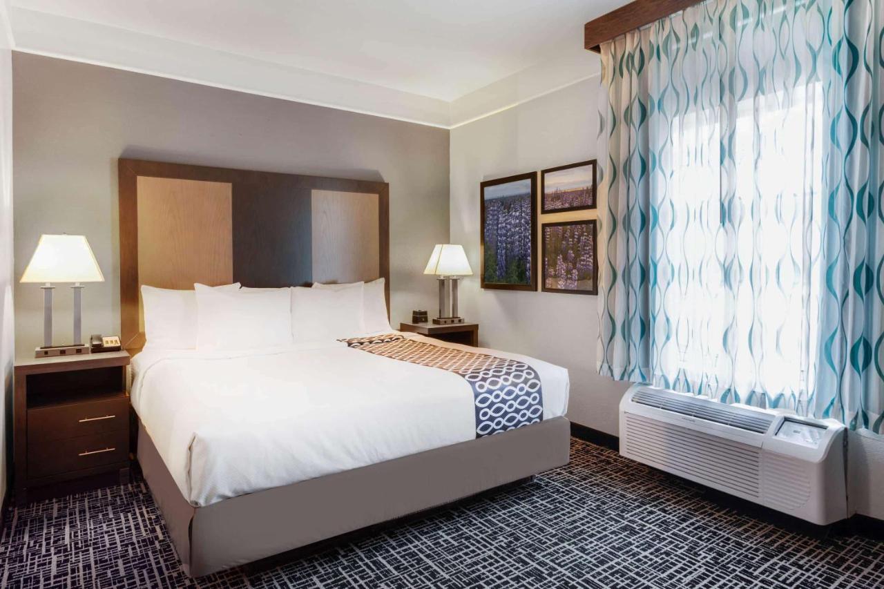 King Room with Roll-In Shower - Mobility/Hearing Accessible - Non-Smoking at La Quinta Inn & Suites by Wyndham Seguin