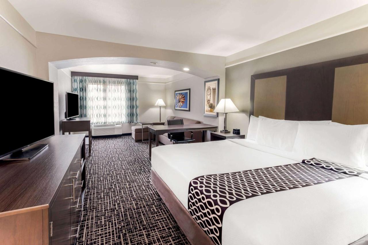 Deluxe Family Suite - Non-Smoking at La Quinta Inn & Suites by Wyndham Seguin