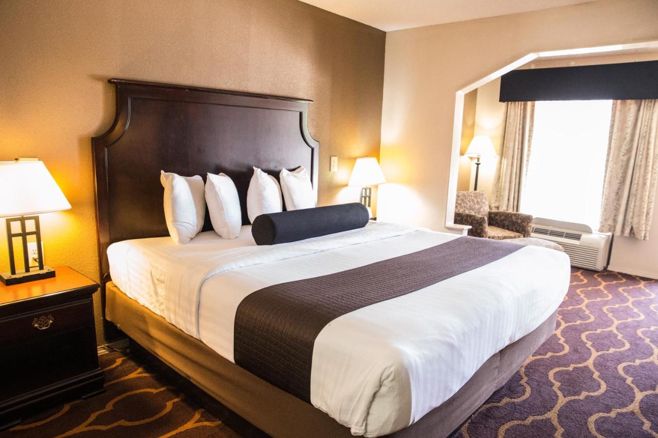 King Room - Non-Smoking at Mockingbird Inn & Suites