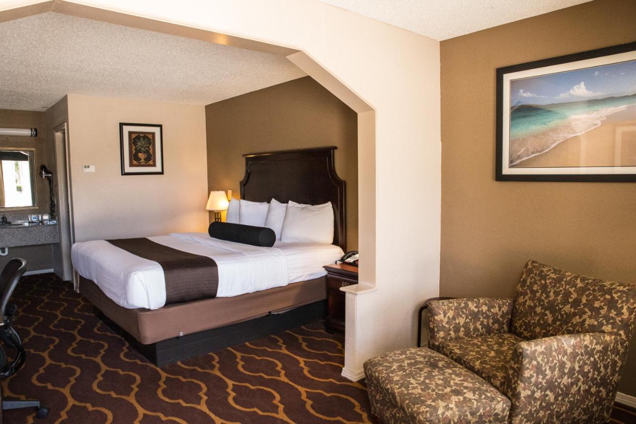 King Room - Non-Smoking at Mockingbird Inn & Suites