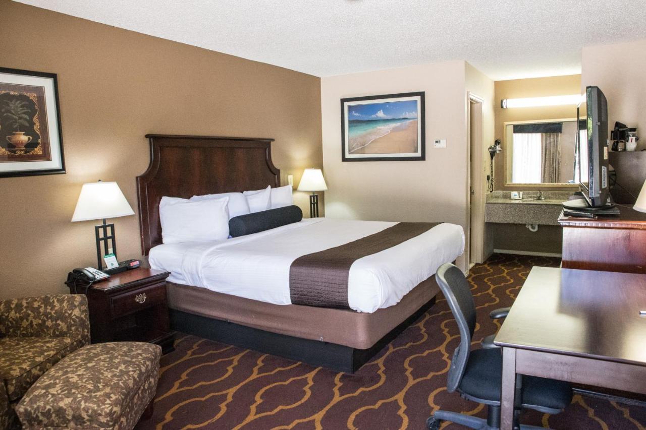King Room - Non-Smoking at Mockingbird Inn & Suites