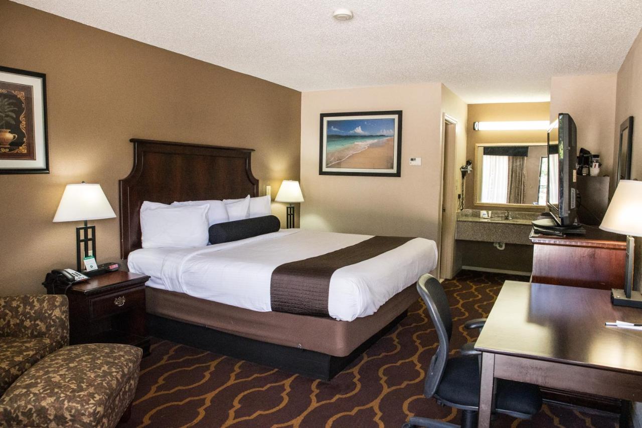 King Room - Non-Smoking at Mockingbird Inn & Suites
