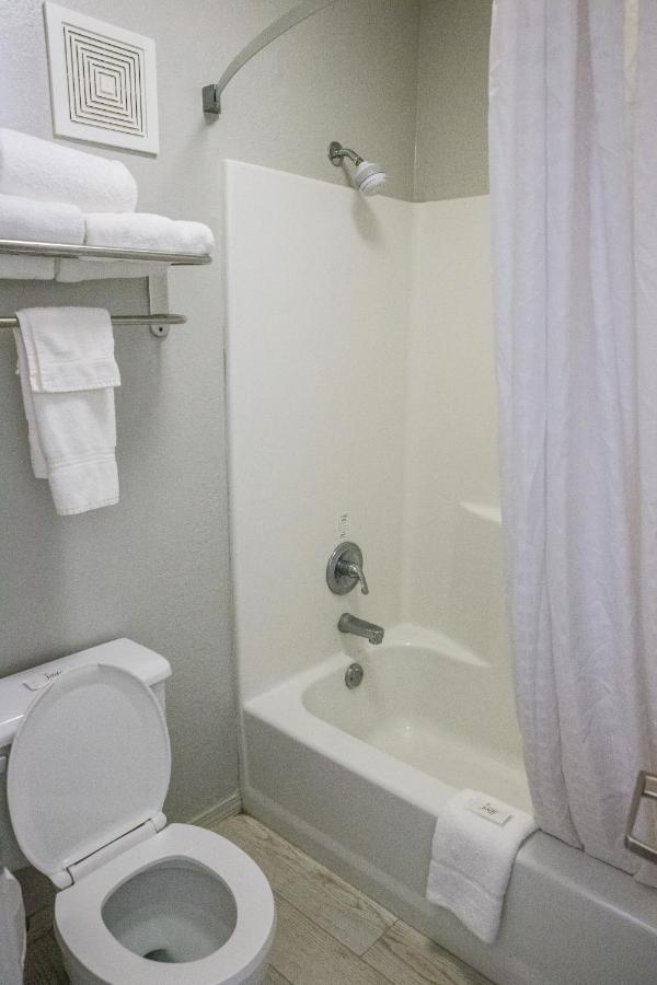 King Room - Non-Smoking at Mockingbird Inn & Suites