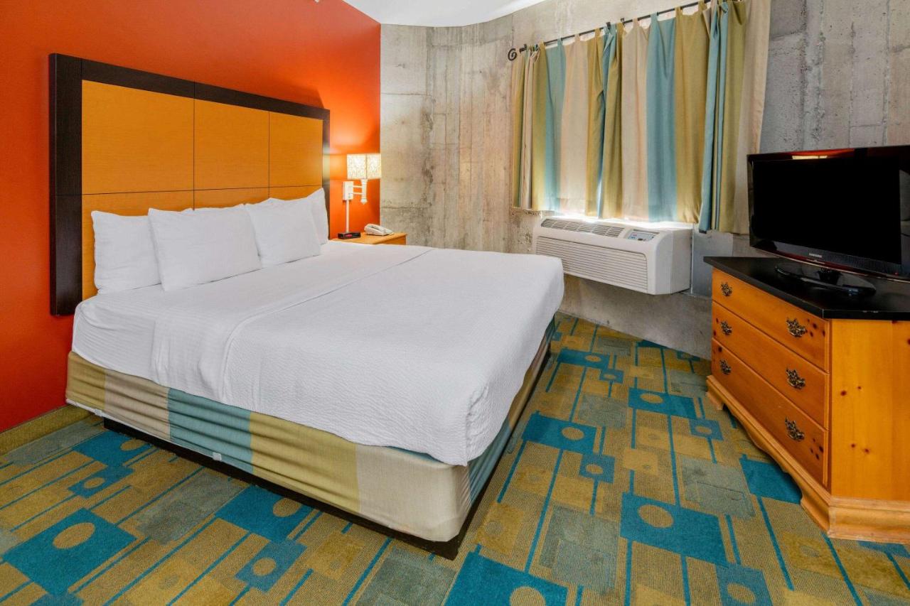 King Room at La Quinta Inn & Suites by Wyndham Irvine Spectrum
