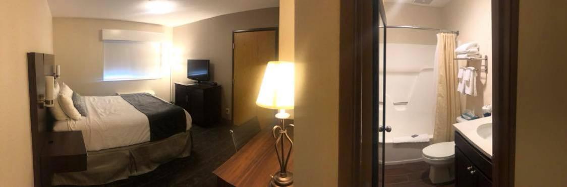 Queen Kitchen Suite Non Smoking at Best Western Mt. Hood Inn