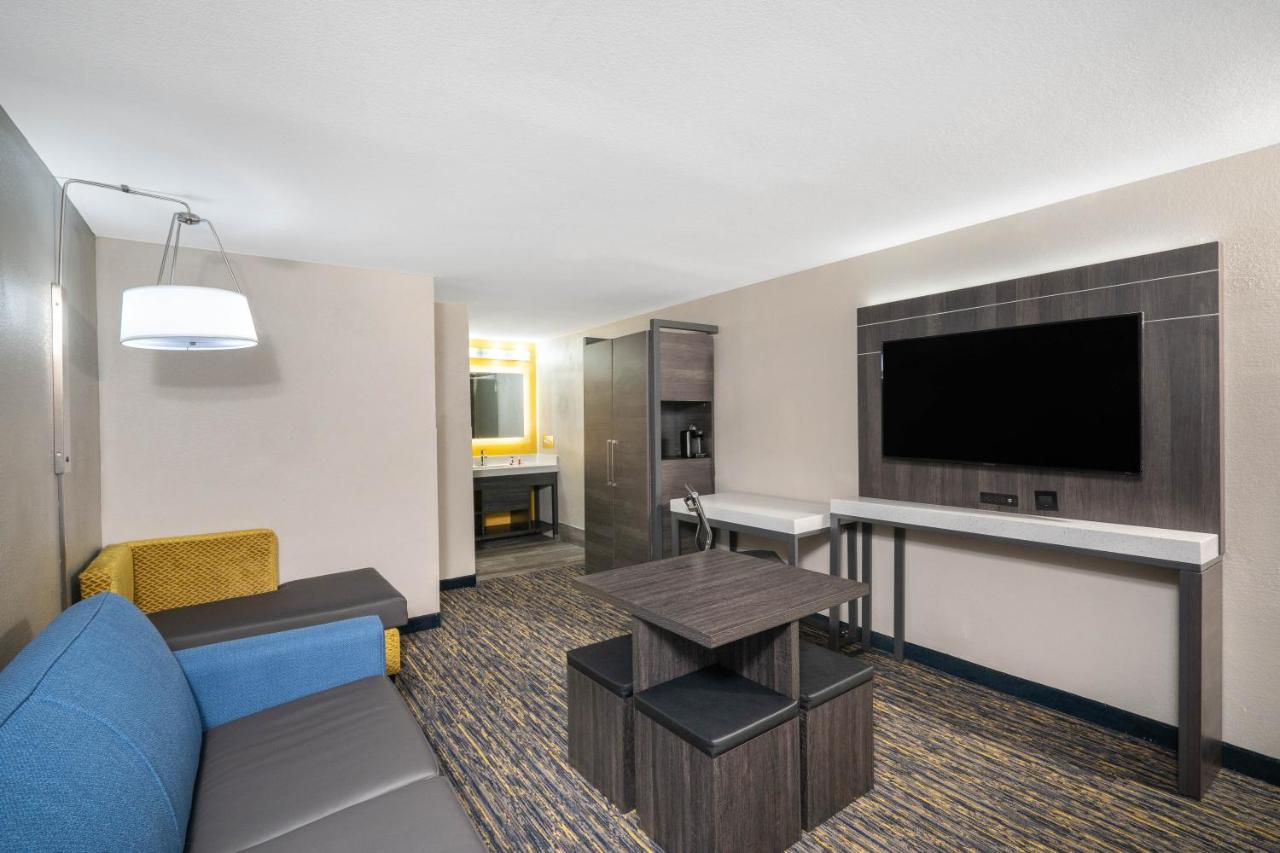 Deluxe One-Bedroom Suite- Non-Smoking at Baymont by Wyndham Murfreesboro
