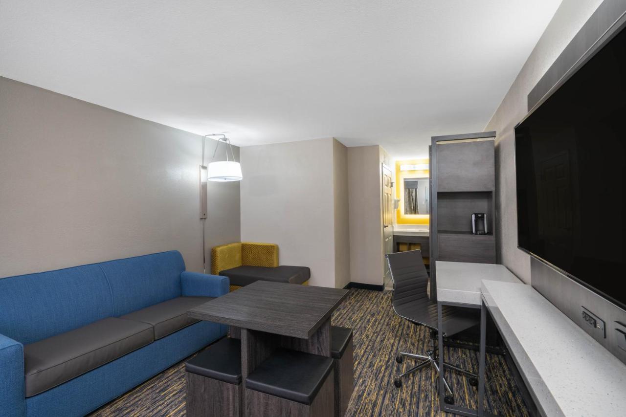 Deluxe One-Bedroom Suite- Non-Smoking at Baymont by Wyndham Murfreesboro