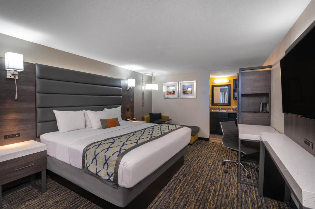 King One-Bedroom Suite - Non-Smoking at Baymont by Wyndham Murfreesboro