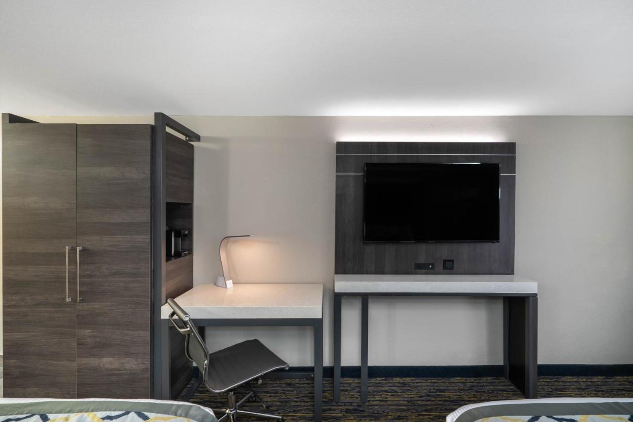 Deluxe One-Bedroom Suite- Non-Smoking at Baymont by Wyndham Murfreesboro