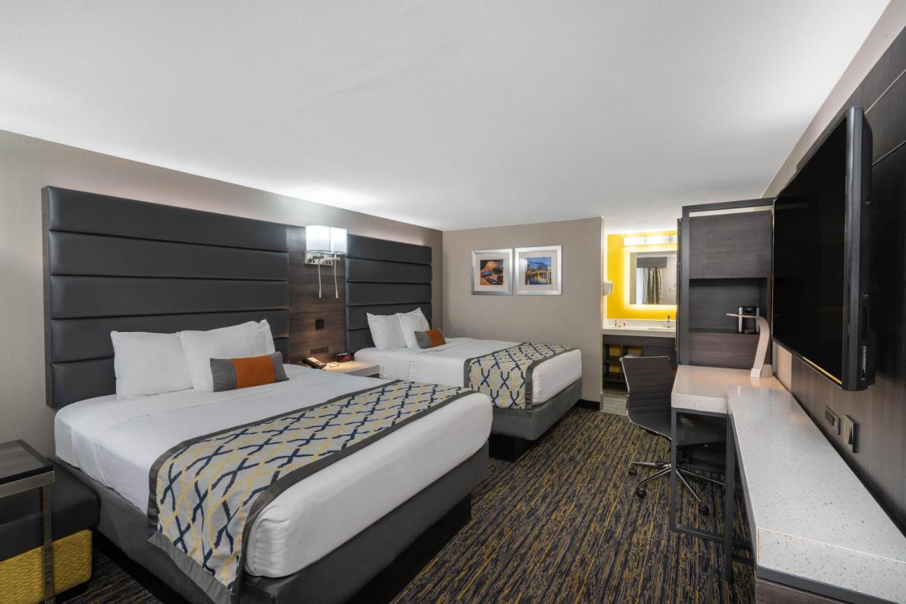 One-Bedroom Suite with Two Double Beds - Non-Smoking at Baymont by Wyndham Murfreesboro