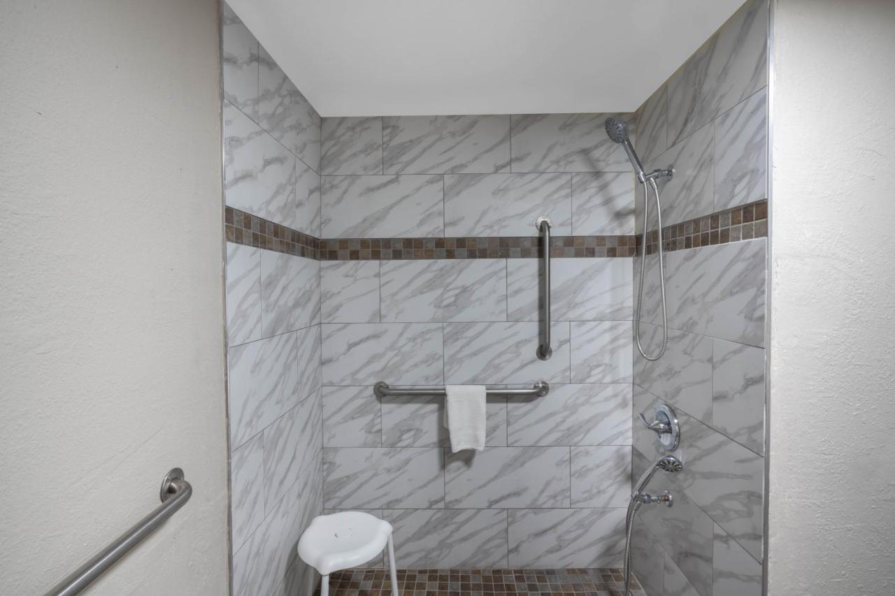 Double Room - Disability Access/Non-Smoking at Baymont by Wyndham Murfreesboro