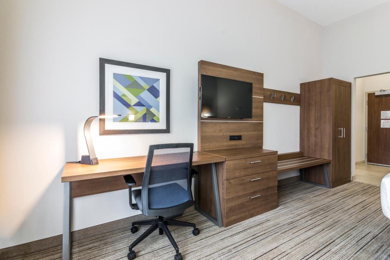 Suite - Hearing Accessible - Non-Smoking at Holiday Inn Express Villa Rica by IHG