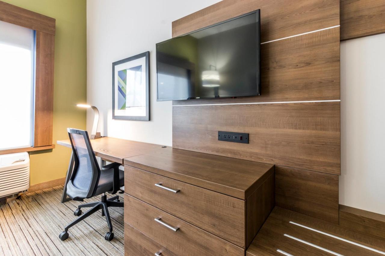 Suite - Hearing Accessible - Non-Smoking at Holiday Inn Express Villa Rica by IHG