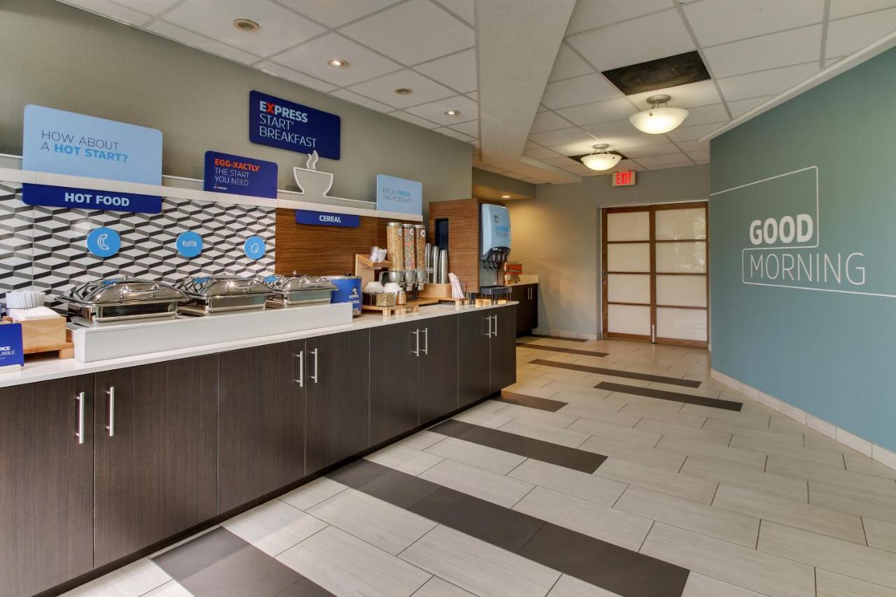  | Holiday Inn Express & Suites West Palm Beach Metrocentre