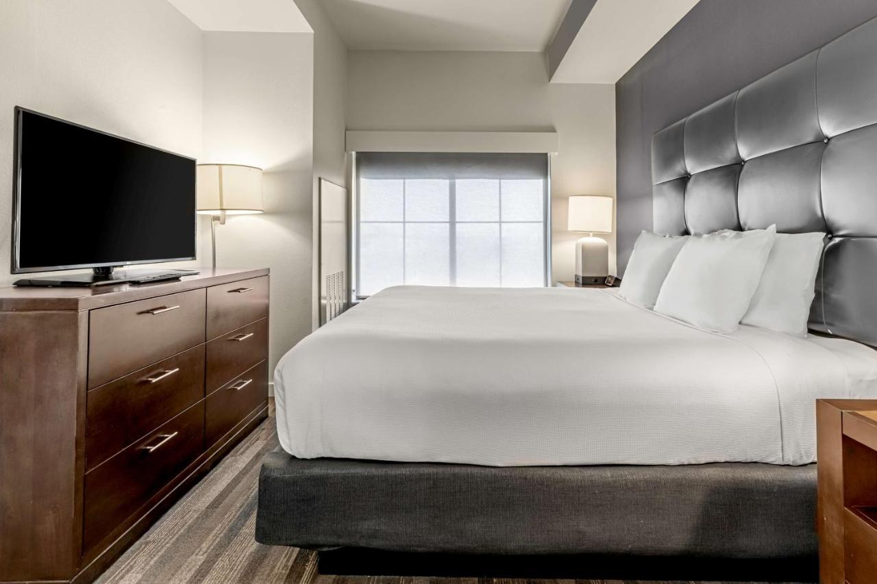 Executive Suite at Hyatt House Richmond / Short Pump