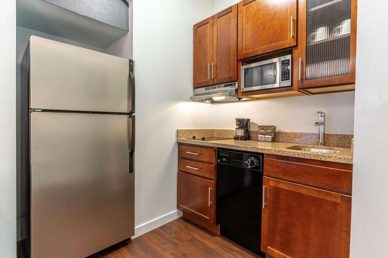 Deluxe King Studio at Hyatt House Richmond / Short Pump
