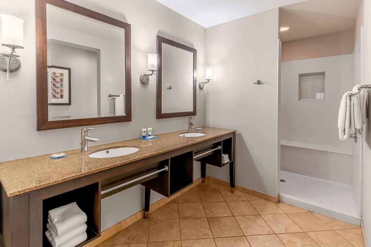 Executive Suite at Hyatt House Richmond / Short Pump