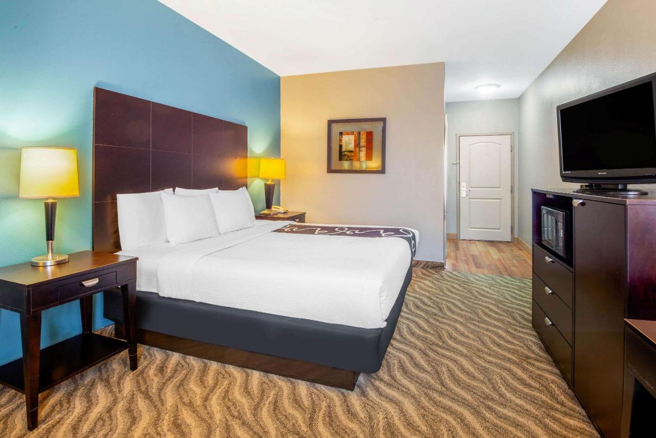 Deluxe King Room at La Quinta Inn & Suites by Wyndham Glen Rose