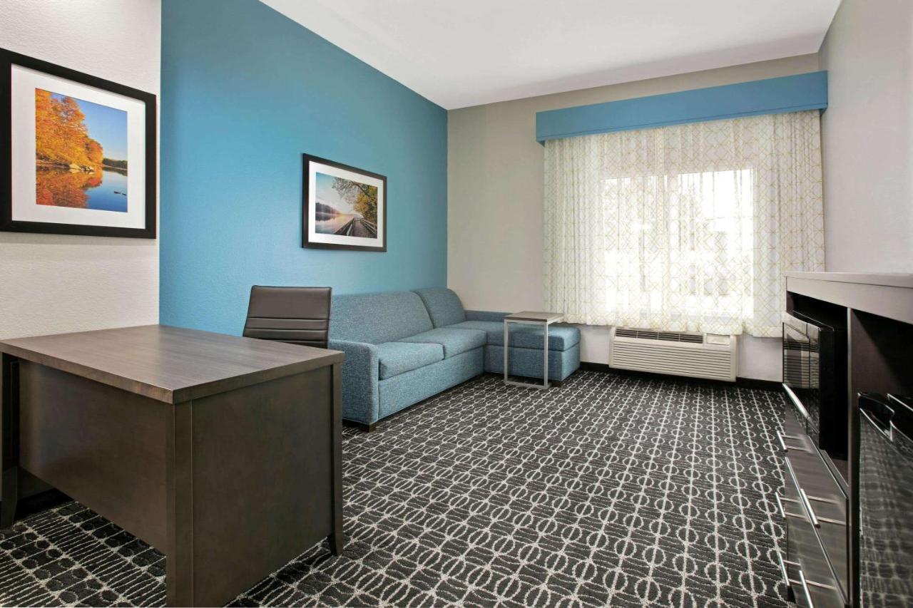 Deluxe King Suite at La Quinta Inn & Suites by Wyndham Sulphur Springs