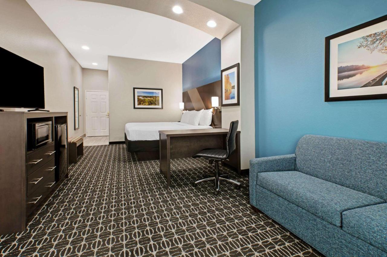 Deluxe King Suite at La Quinta Inn & Suites by Wyndham Sulphur Springs